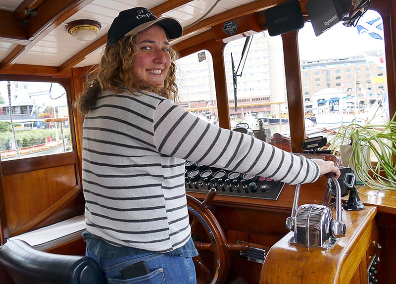 S38-I am the Captain.jpg