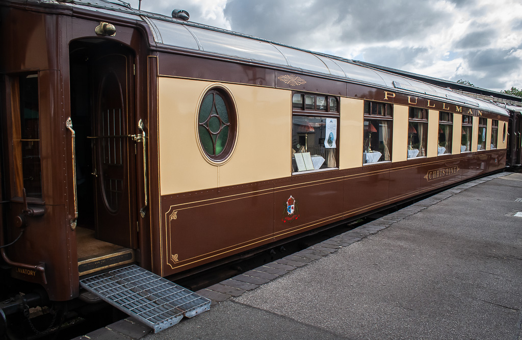 20090912 0057 Pullman Third 'Christine' (Car no 64).jpg